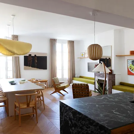 Elegant Duplex Sur Le Cadre Royal Au Coeur De 아파트 세테